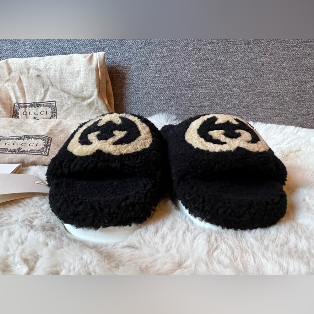 New Gucci GG logo Shearling Eileen Teddy slides in black with Interlocki… - Picture 8 of 11